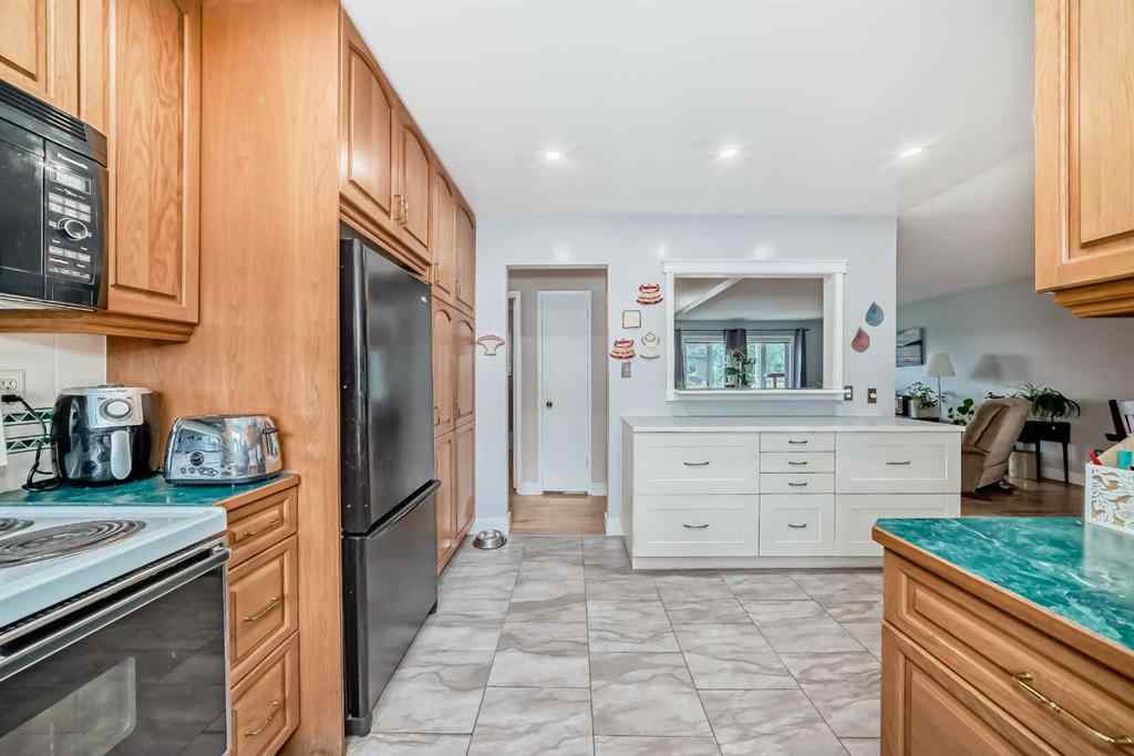 MLS® A2237324 - 1004 Hunterston Hill NW in Huntington Hills Calgary, Residential