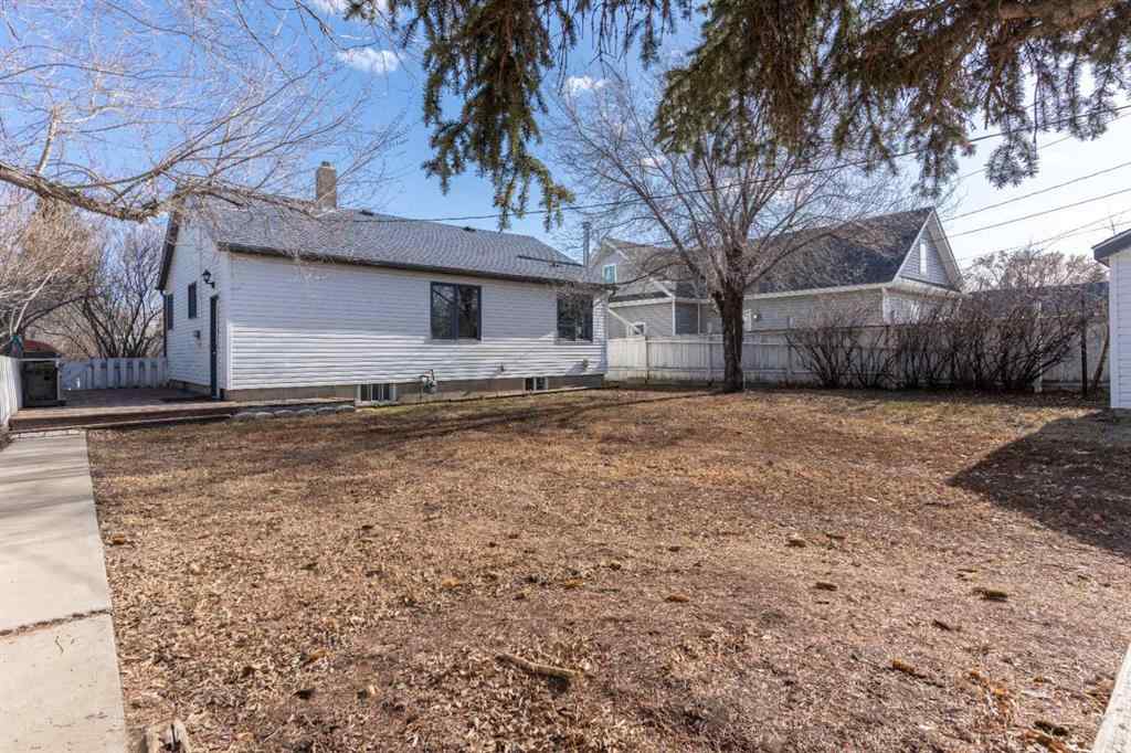 MLS® A2237328 - 4936 49 Street  in Hardisty Hardisty, Residential