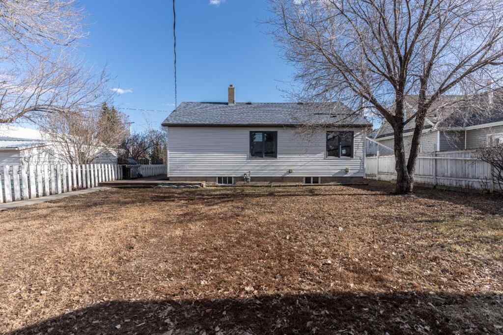 MLS® A2237328 - 4936 49 Street  in Hardisty Hardisty, Residential