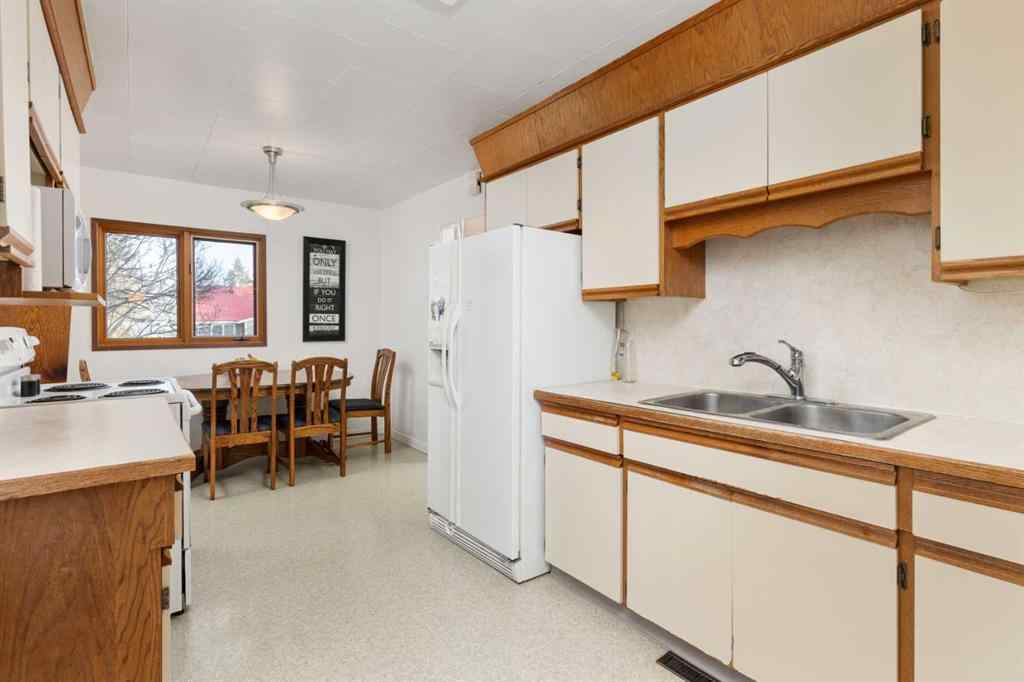 MLS® A2237328 - 4936 49 Street  in Hardisty Hardisty, Residential