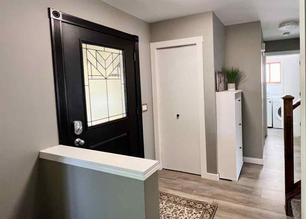 MLS® A2237338 - 202 Shawinigan Way SW in Shawnessy Calgary, Residential