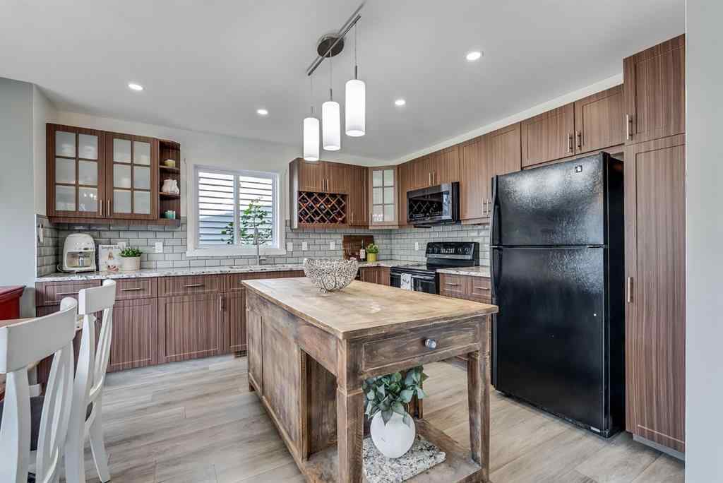 MLS® A2237338 - 202 Shawinigan Way SW in Shawnessy Calgary, Residential