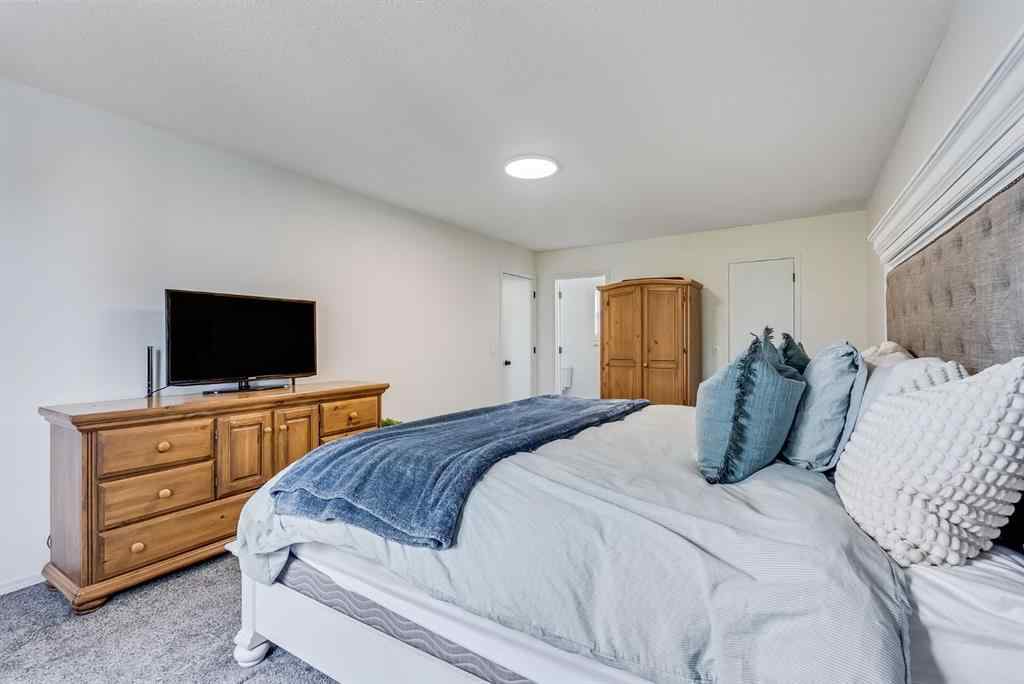 MLS® A2237338 - 202 Shawinigan Way SW in Shawnessy Calgary, Residential
