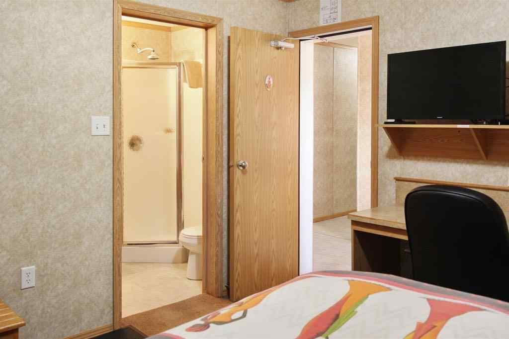 MLS® A2237460 - 5112 49 Street  in Hardisty Hardisty, Commercial