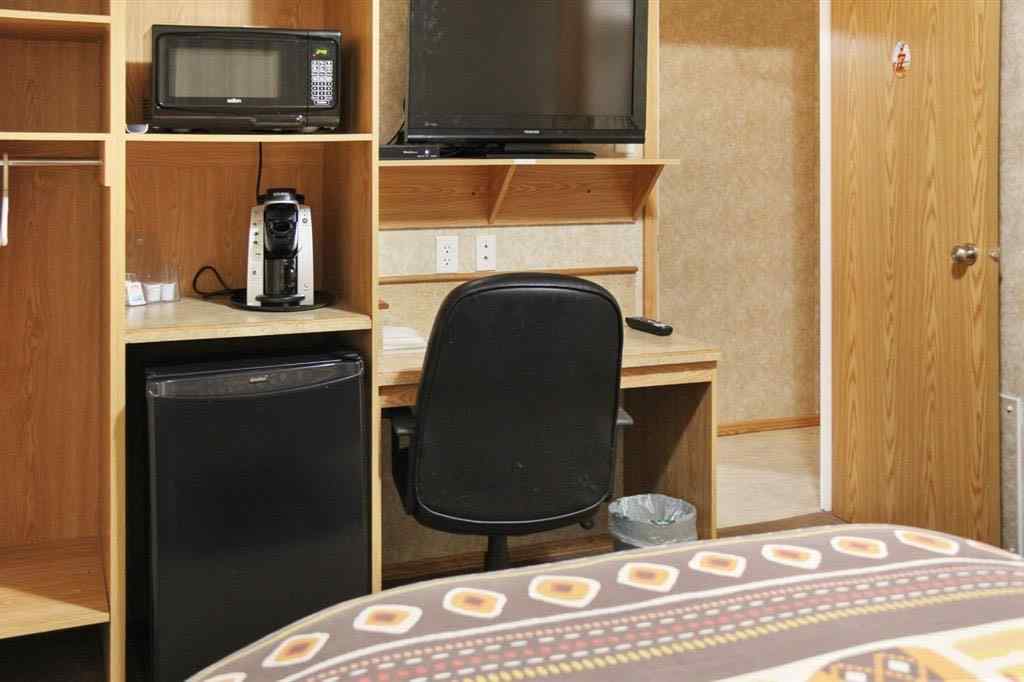 MLS® A2237460 - 5112 49 Street  in Hardisty Hardisty, Commercial