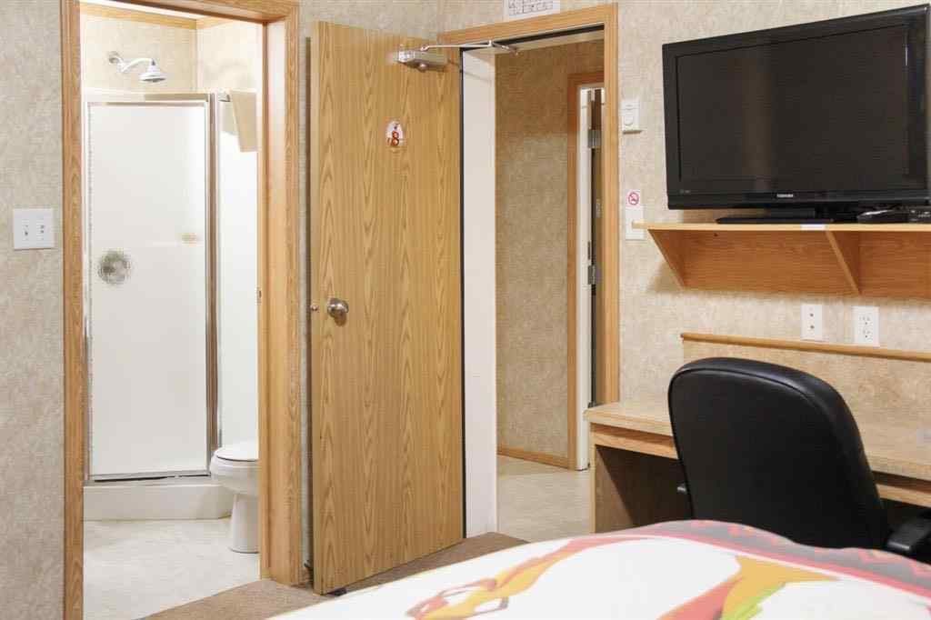 MLS® A2237460 - 5112 49 Street  in Hardisty Hardisty, Commercial