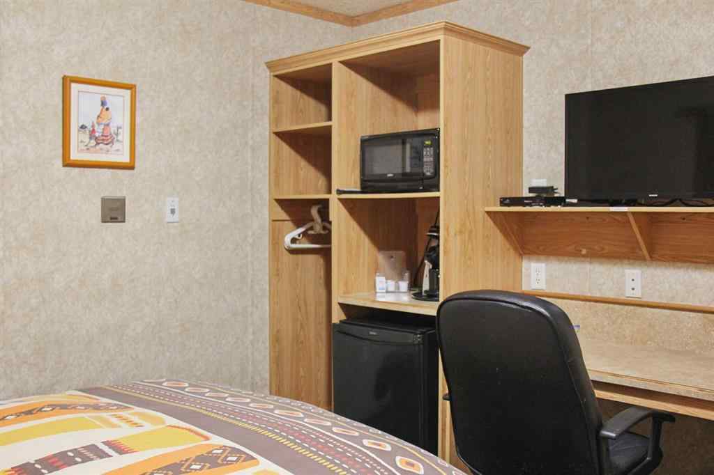 MLS® A2237460 - 5112 49 Street  in Hardisty Hardisty, Commercial