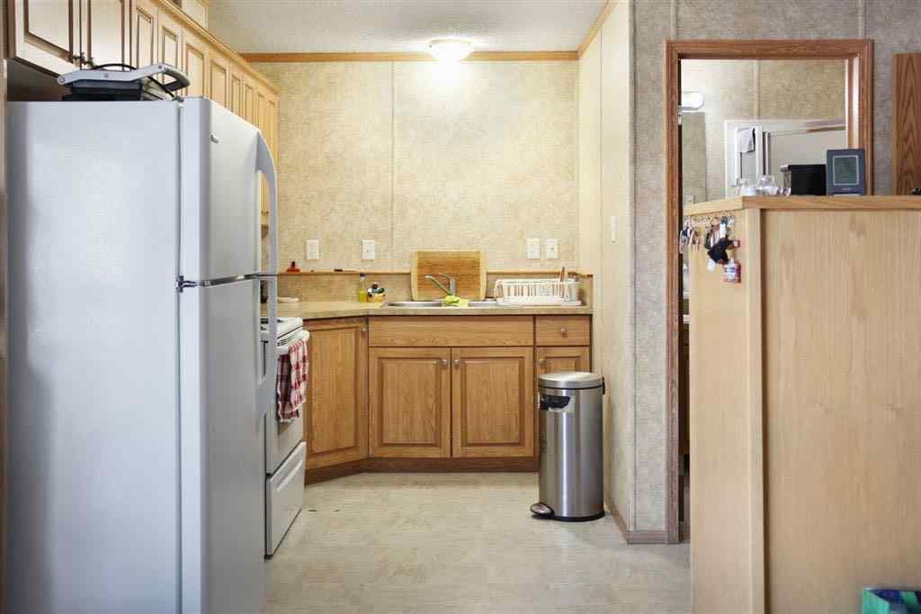 MLS® A2237460 - 5112 49 Street  in Hardisty Hardisty, Commercial