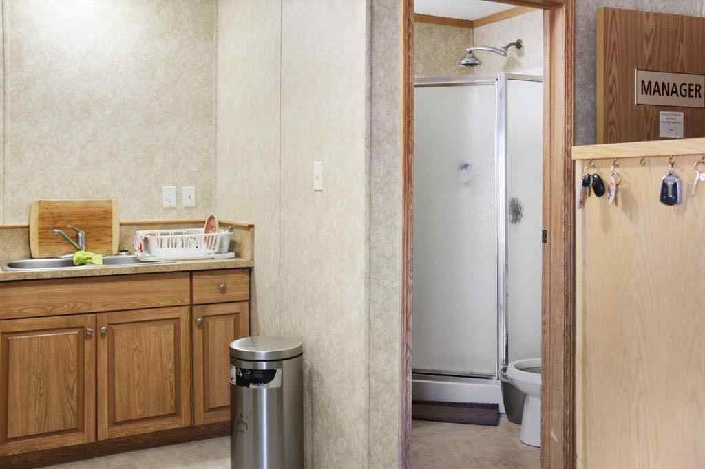 MLS® A2237460 - 5112 49 Street  in Hardisty Hardisty, Commercial