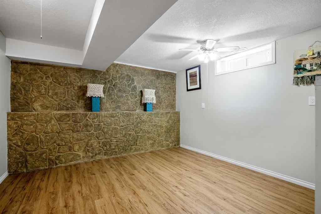 MLS® A2237472 - 29 Woodglen Crescent SW in Woodbine Calgary, Residential