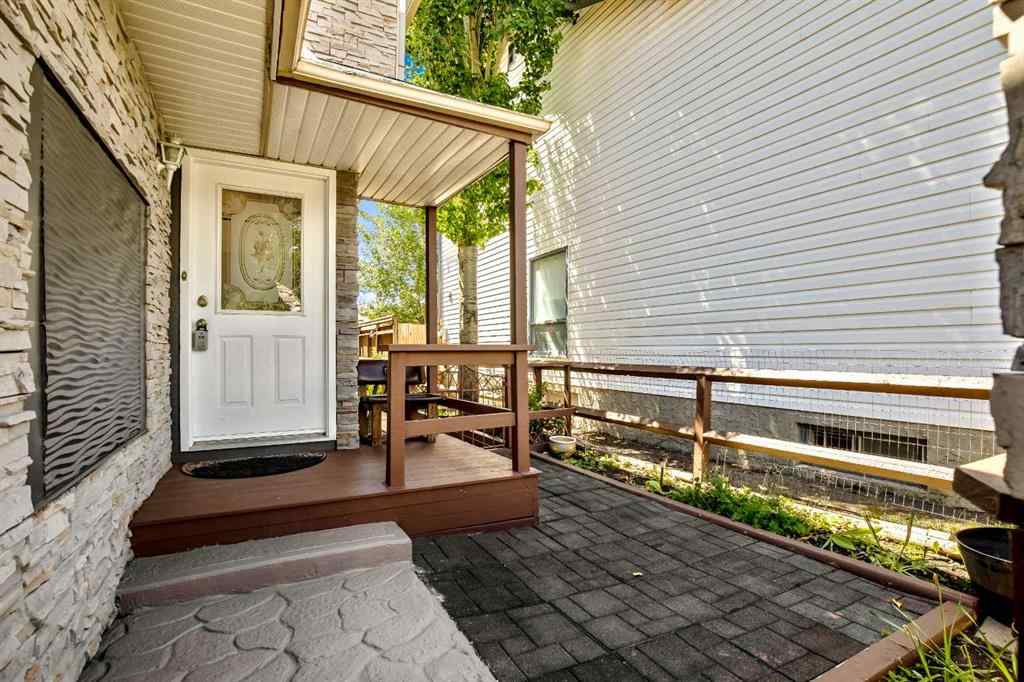 MLS® A2237472 - 29 Woodglen Crescent SW in Woodbine Calgary, Residential