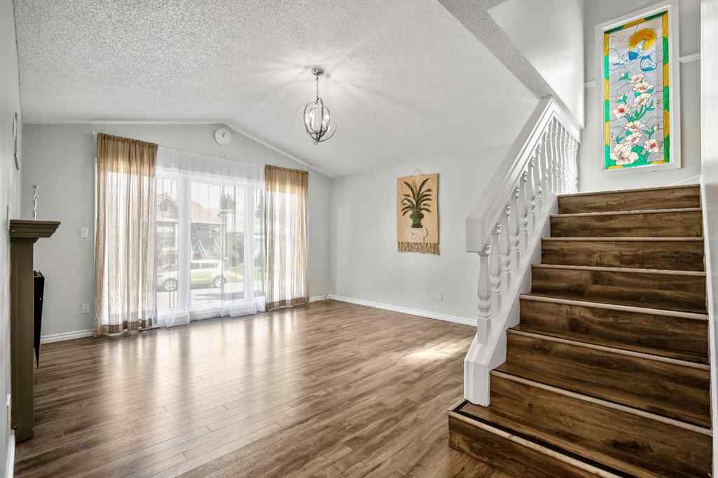 MLS® A2237472 - 29 Woodglen Crescent SW in Woodbine Calgary, Residential