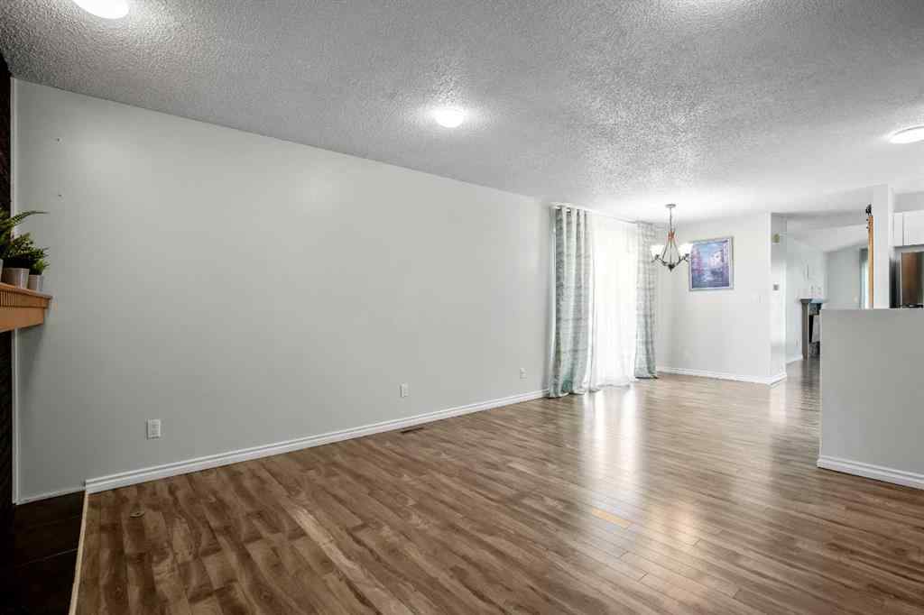 MLS® A2237472 - 29 Woodglen Crescent SW in Woodbine Calgary, Residential