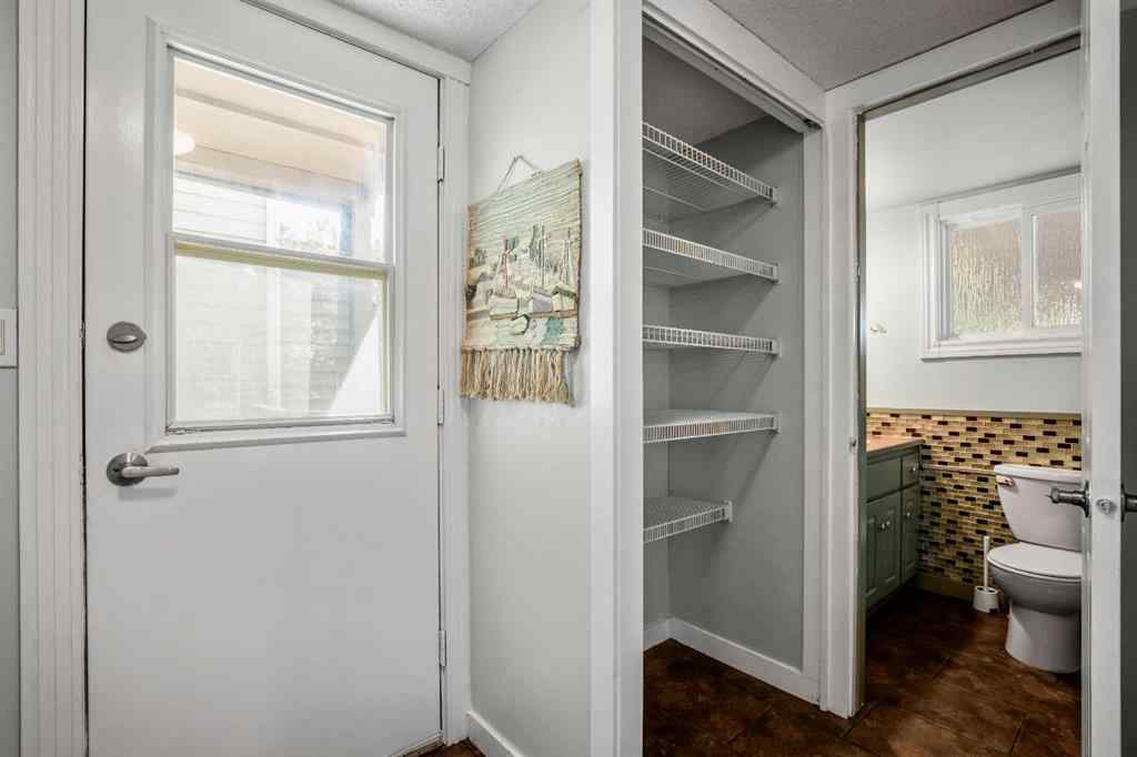 MLS® A2237472 - 29 Woodglen Crescent SW in Woodbine Calgary, Residential