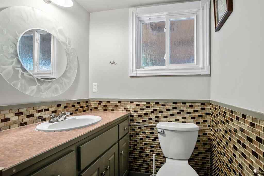 MLS® A2237472 - 29 Woodglen Crescent SW in Woodbine Calgary, Residential