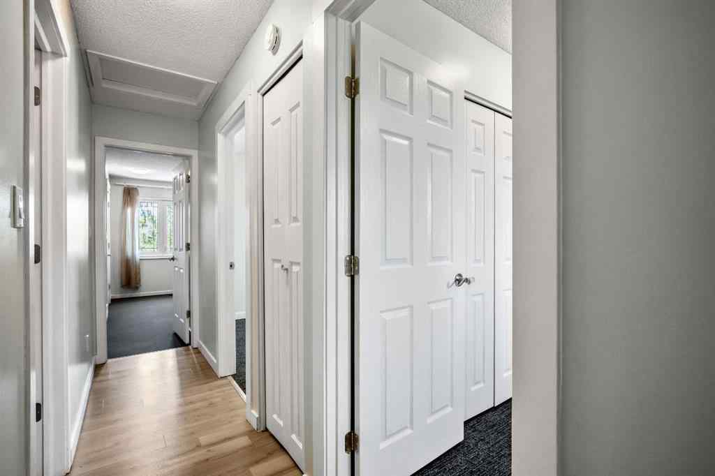 MLS® A2237472 - 29 Woodglen Crescent SW in Woodbine Calgary, Residential