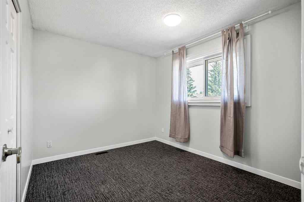 MLS® A2237472 - 29 Woodglen Crescent SW in Woodbine Calgary, Residential