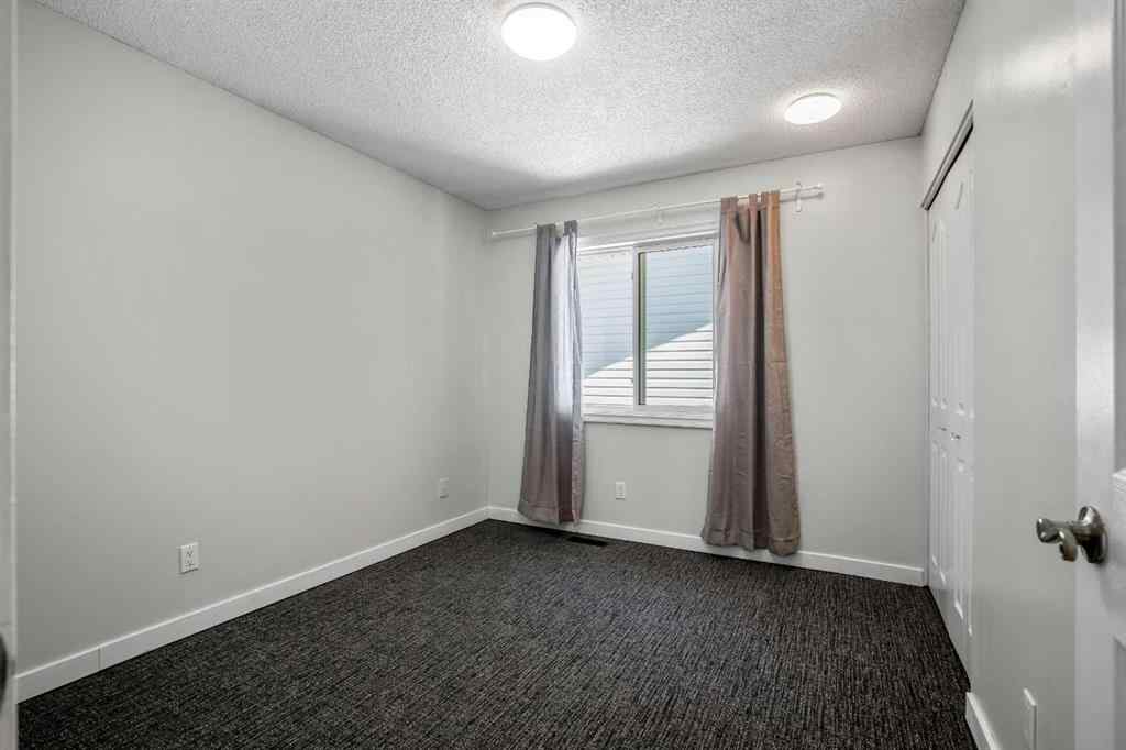 MLS® A2237472 - 29 Woodglen Crescent SW in Woodbine Calgary, Residential