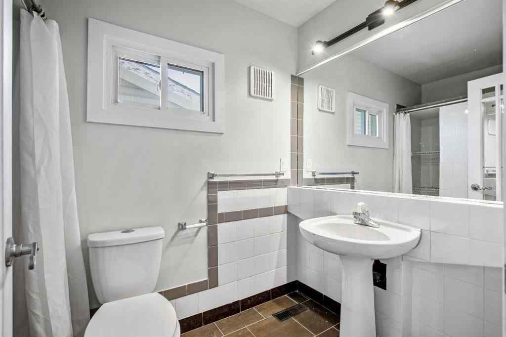 MLS® A2237472 - 29 Woodglen Crescent SW in Woodbine Calgary, Residential