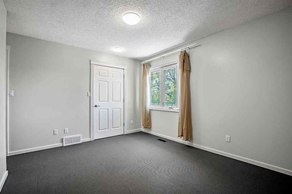 MLS® A2237472 - 29 Woodglen Crescent SW in Woodbine Calgary, Residential