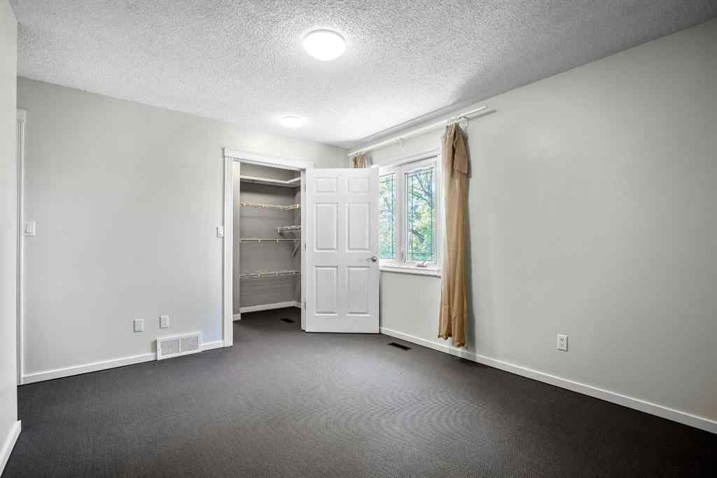 MLS® A2237472 - 29 Woodglen Crescent SW in Woodbine Calgary, Residential