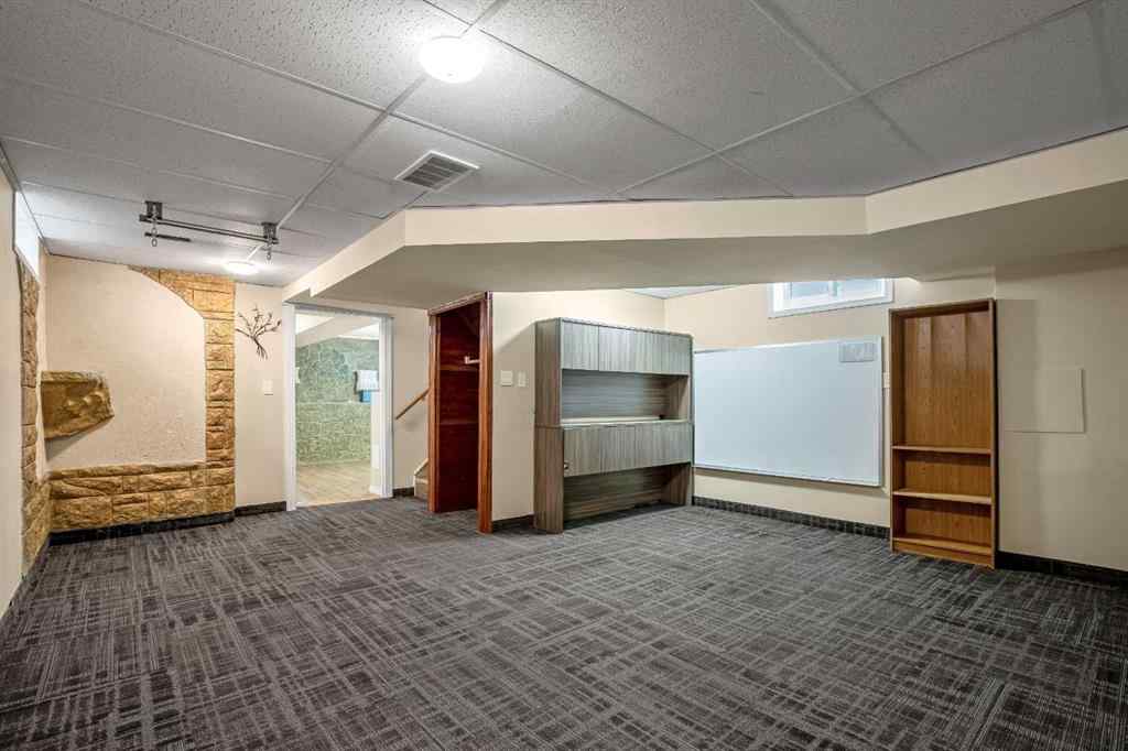 MLS® A2237472 - 29 Woodglen Crescent SW in Woodbine Calgary, Residential