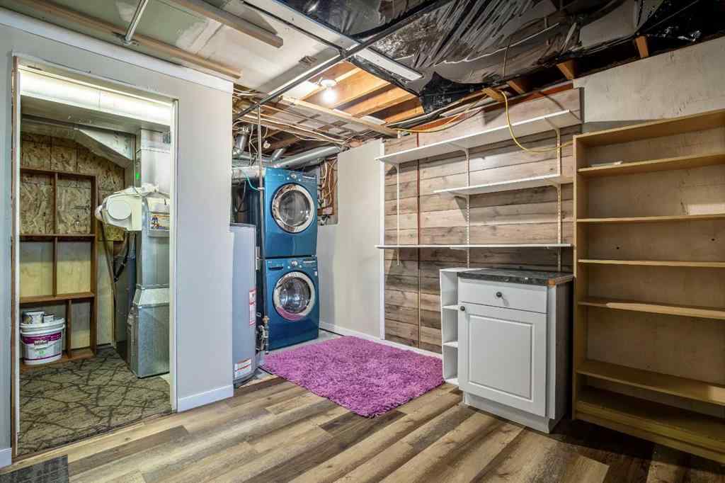 MLS® A2237472 - 29 Woodglen Crescent SW in Woodbine Calgary, Residential