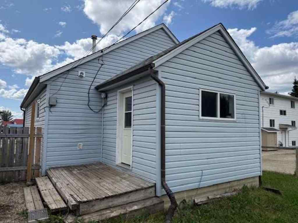 MLS® A2237482 - 10210 103 Street  in NONE Hythe, Residential