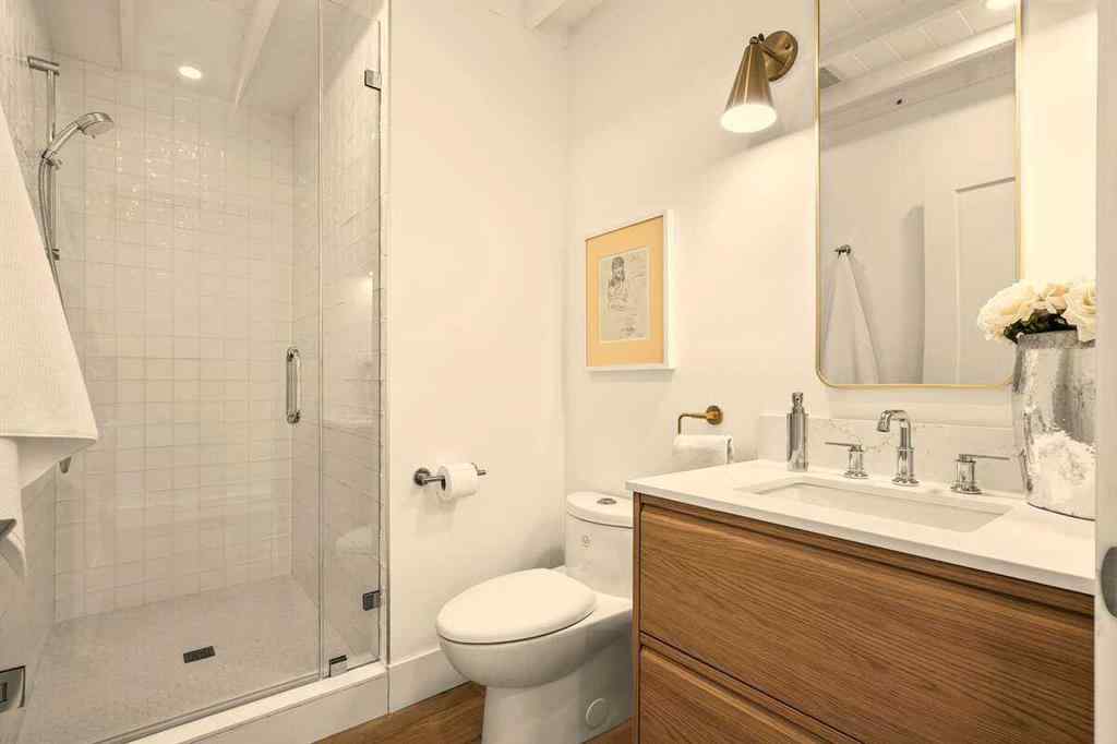 MLS® A2237511 - 2724 Crawford Road NW in Charleswood Calgary, Residential
