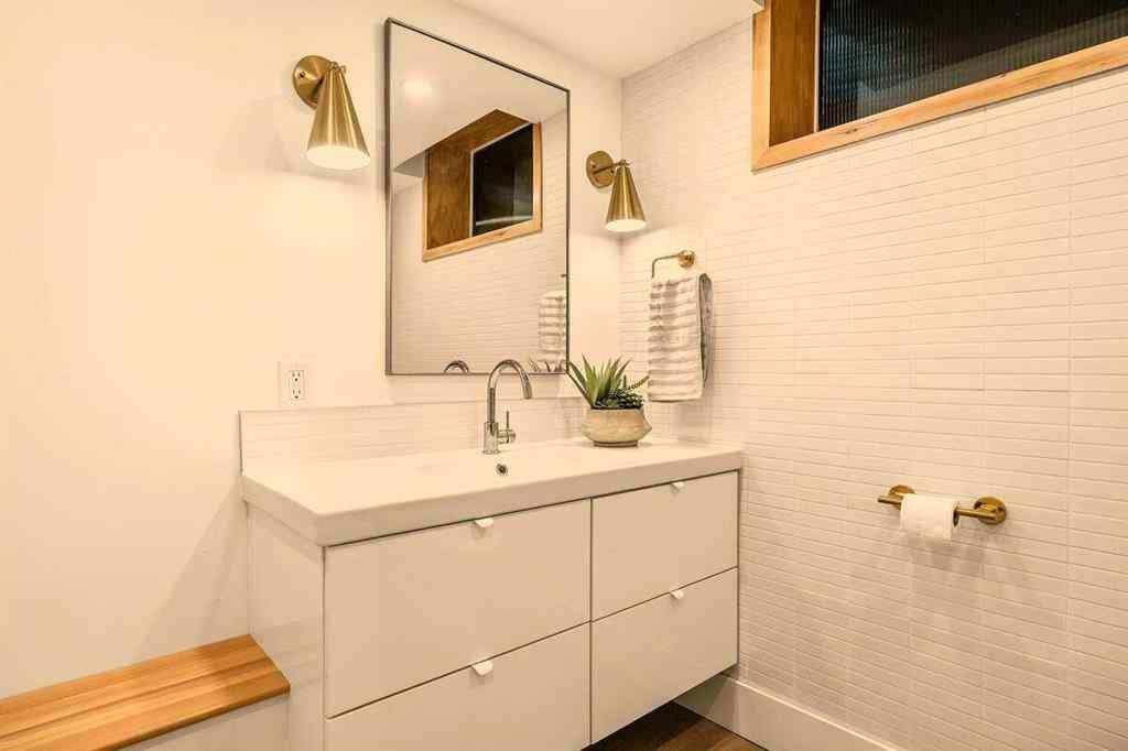 MLS® A2237511 - 2724 Crawford Road NW in Charleswood Calgary, Residential