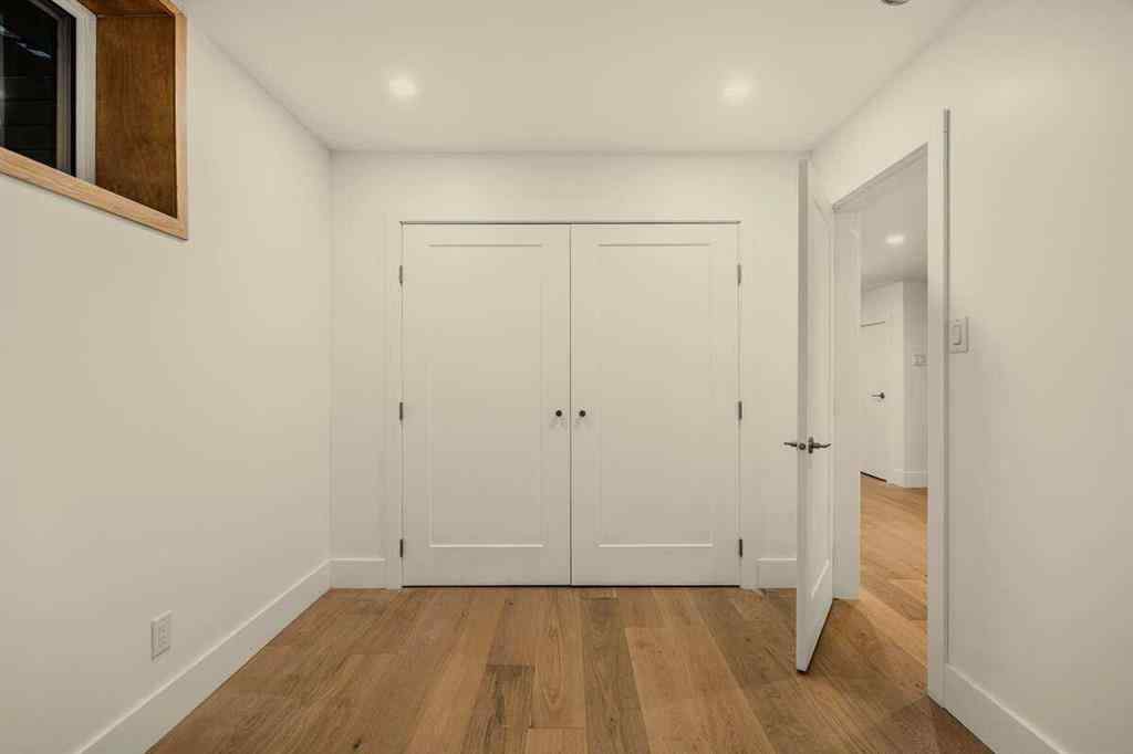 MLS® A2237511 - 2724 Crawford Road NW in Charleswood Calgary, Residential