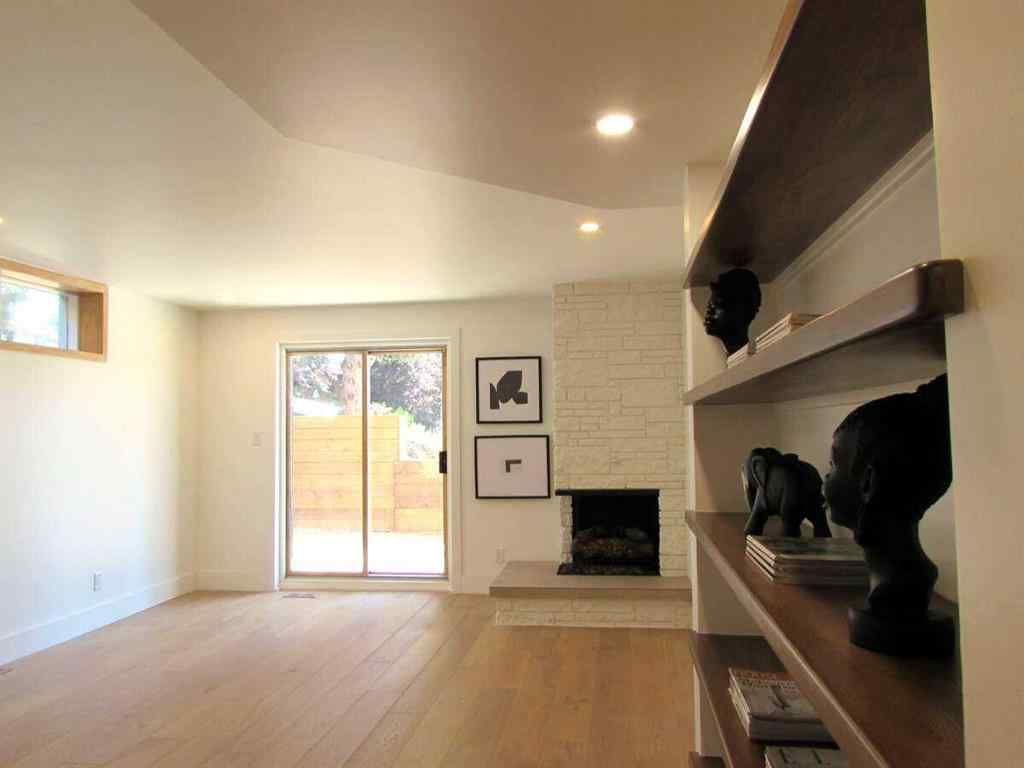 MLS® A2237511 - 2724 Crawford Road NW in Charleswood Calgary, Residential