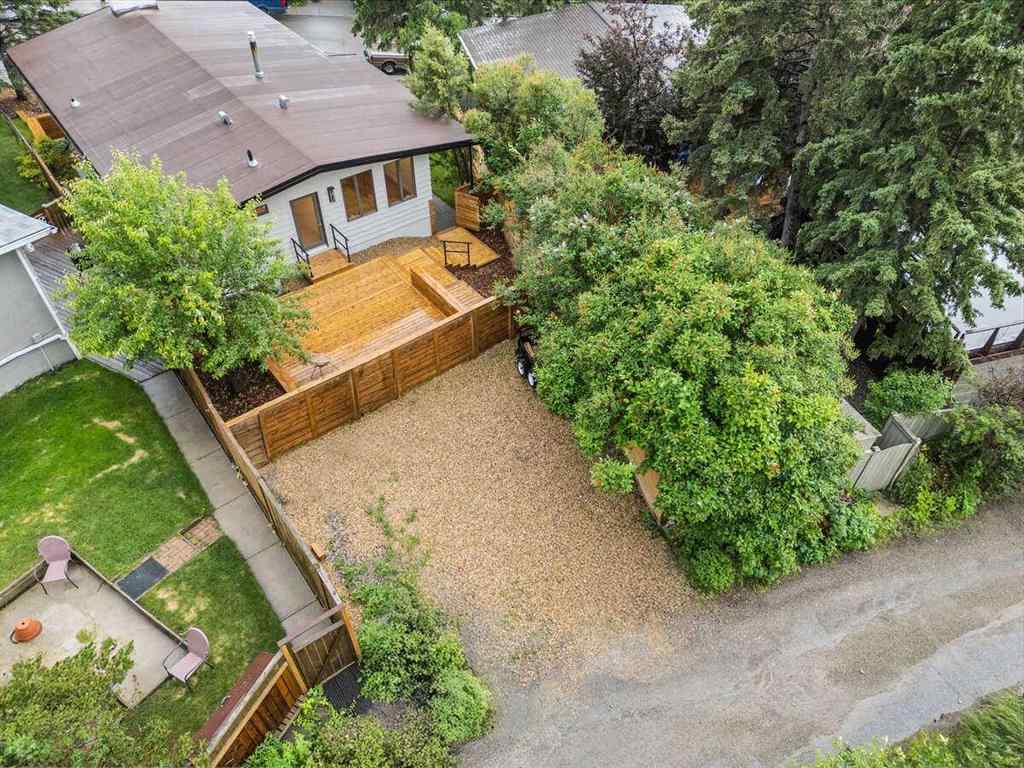 MLS® A2237511 - 2724 Crawford Road NW in Charleswood Calgary, Residential
