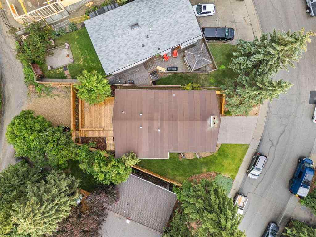 MLS® A2237511 - 2724 Crawford Road NW in Charleswood Calgary, Residential