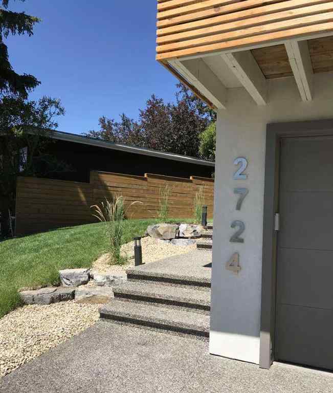 MLS® A2237511 - 2724 Crawford Road NW in Charleswood Calgary, Residential