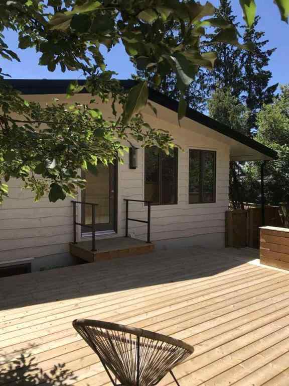 MLS® A2237511 - 2724 Crawford Road NW in Charleswood Calgary, Residential