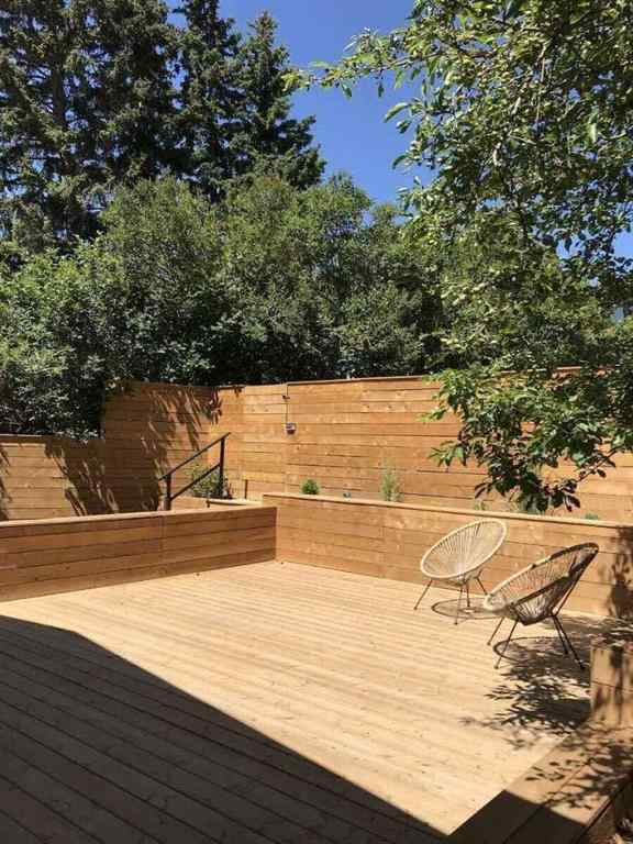 MLS® A2237511 - 2724 Crawford Road NW in Charleswood Calgary, Residential