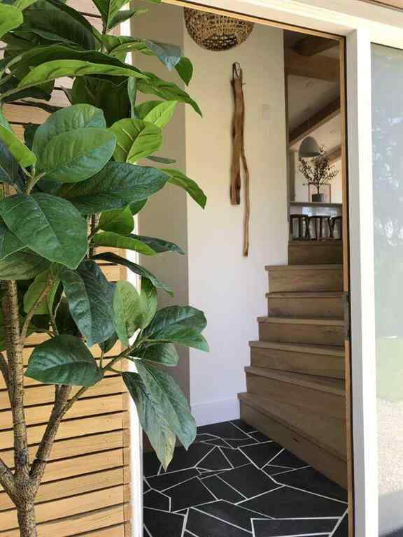 MLS® A2237511 - 2724 Crawford Road NW in Charleswood Calgary, Residential
