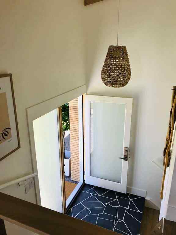 MLS® A2237511 - 2724 Crawford Road NW in Charleswood Calgary, Residential