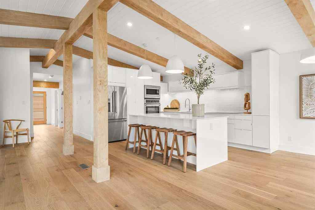MLS® A2237511 - 2724 Crawford Road NW in Charleswood Calgary, Residential