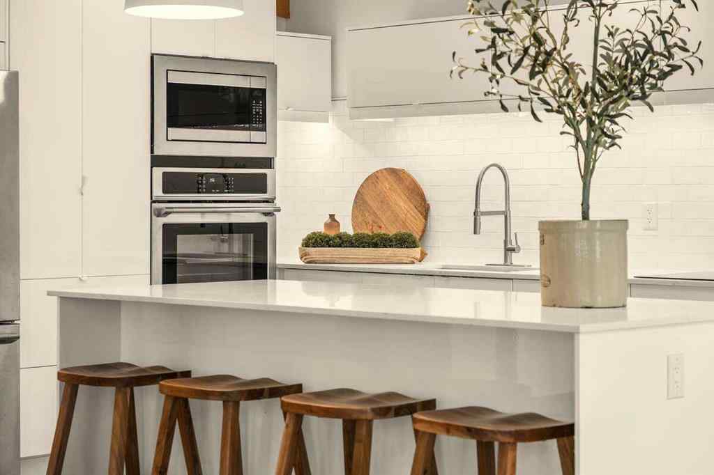 MLS® A2237511 - 2724 Crawford Road NW in Charleswood Calgary, Residential