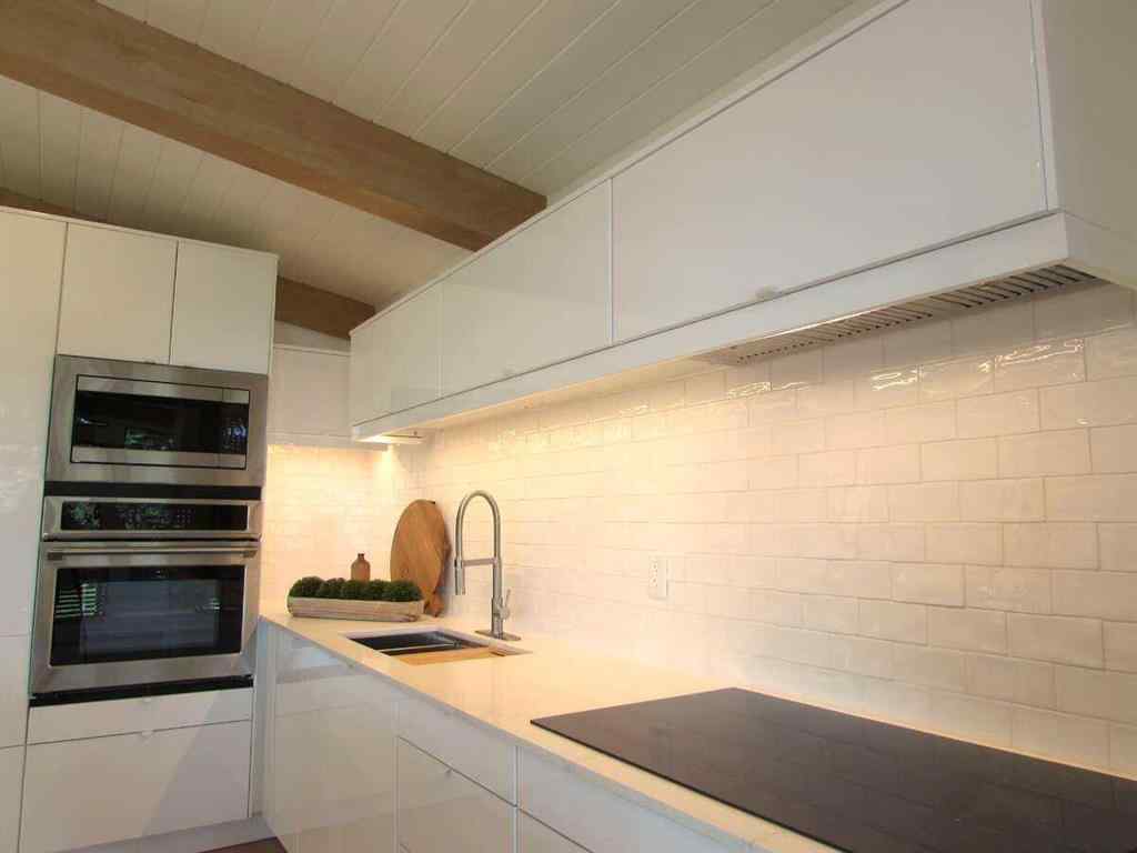 MLS® A2237511 - 2724 Crawford Road NW in Charleswood Calgary, Residential