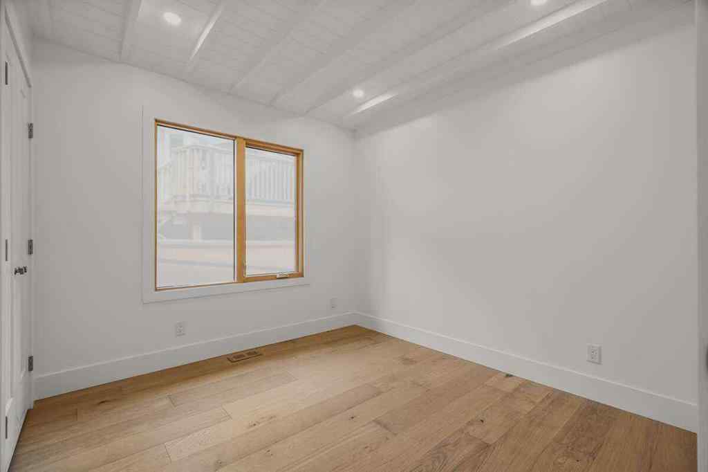 MLS® A2237511 - 2724 Crawford Road NW in Charleswood Calgary, Residential