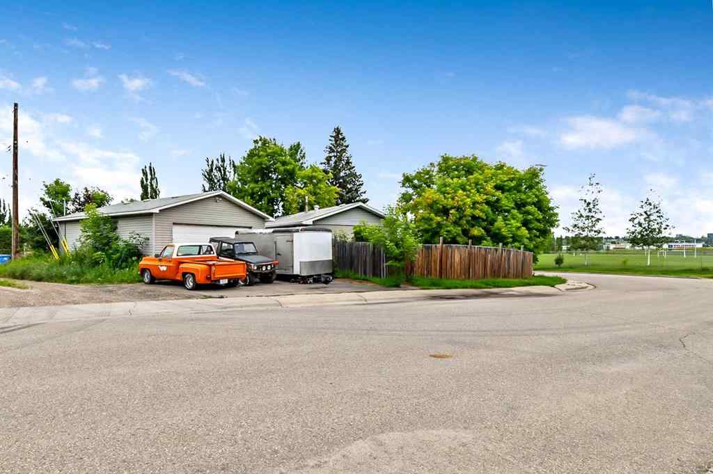 MLS® A2237521 - 3403 73 Street NW in Bowness Calgary, Residential