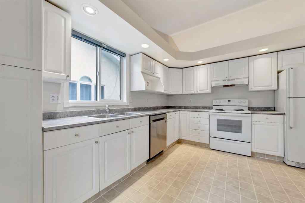 MLS® A2237609 - 5913 41 Street  in Southridge Lloydminster, Residential
