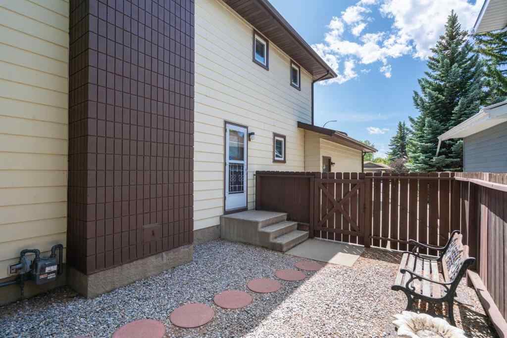 MLS® A2237641 - 519 Dalcastle Mews NW in Dalhousie Calgary, Residential