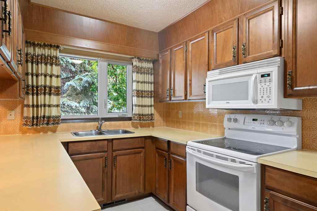 MLS® A2237641 - 519 Dalcastle Mews NW in Dalhousie Calgary, Residential