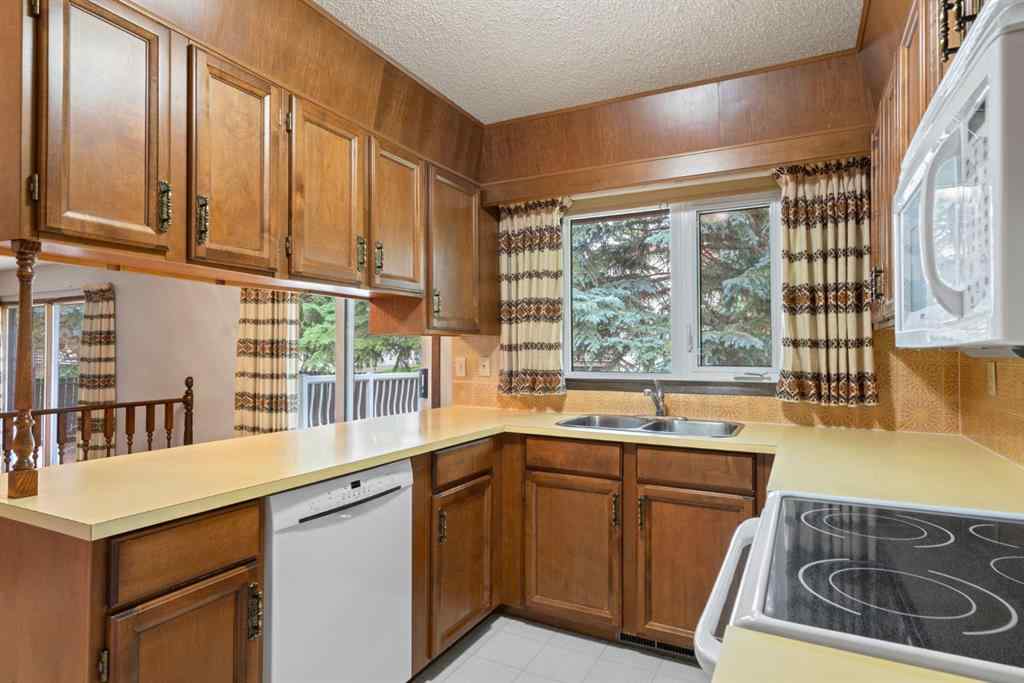 MLS® A2237641 - 519 Dalcastle Mews NW in Dalhousie Calgary, Residential