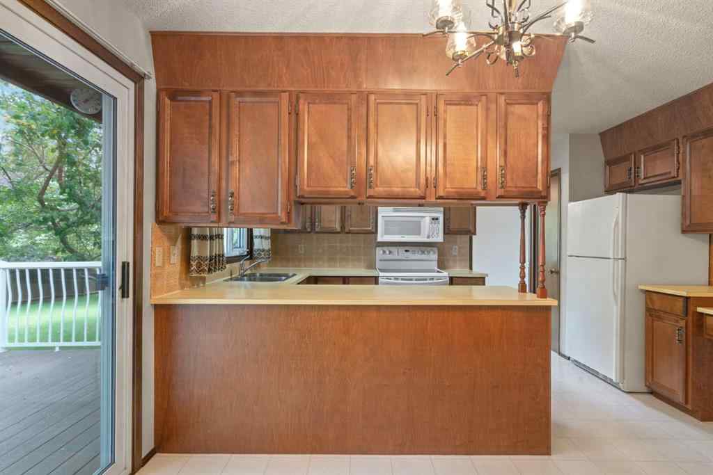 MLS® A2237641 - 519 Dalcastle Mews NW in Dalhousie Calgary, Residential