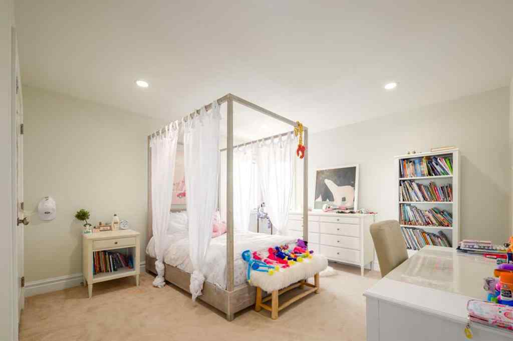 MLS® A2237695 - 2767 77 Street SW in Springbank Hill Calgary, Residential